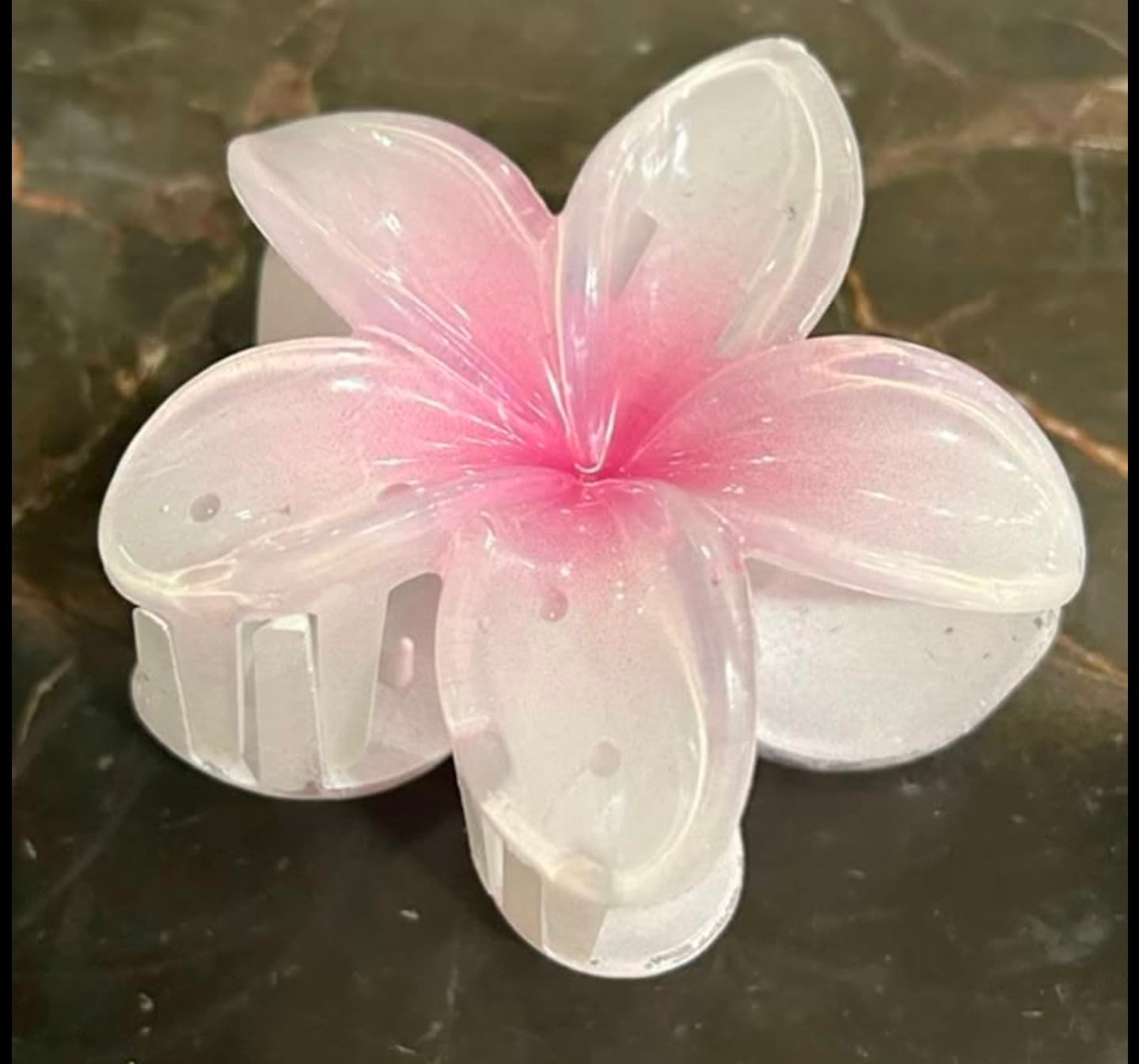 Hawaiian flower claw clip